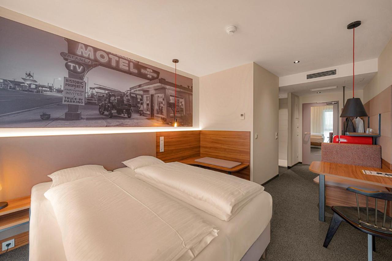 Zuendwerk - Motel Strasshof an der Nordbahn Eksteriør billede